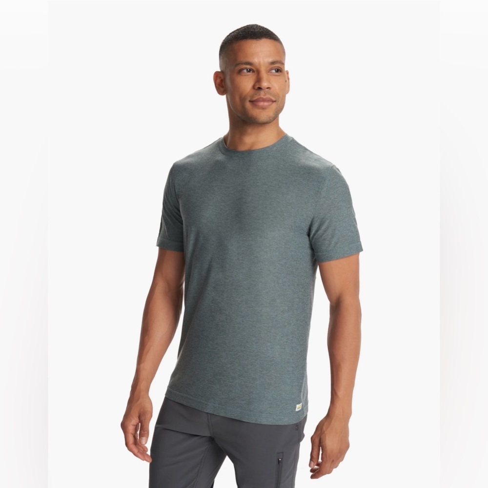 Vuori Men's Strato Tech Crewneck Tee in Color Kashmir Heather Size XL